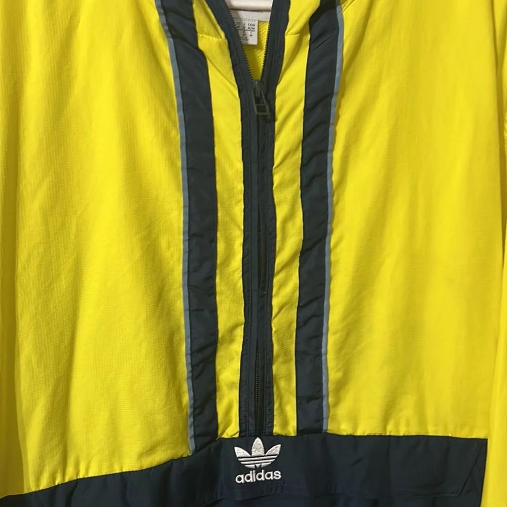 Adidas men’s medium yellow and navy hooded windbreaker
